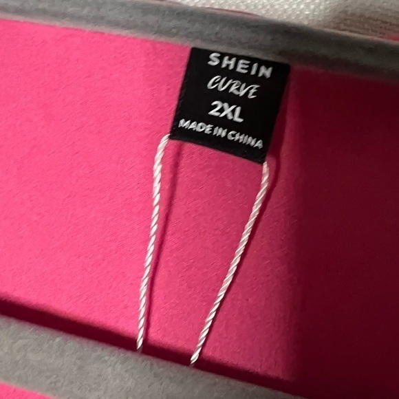 SHEIN EZwear Plus Hot Pink Flap Pocket Twist Hem Crop Blouse 2X - Picture 4 of 8